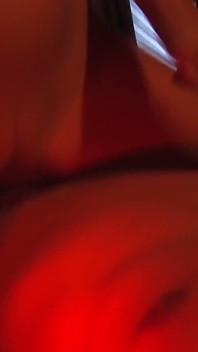 Blonde milf neemt dikke pik diep in de kont