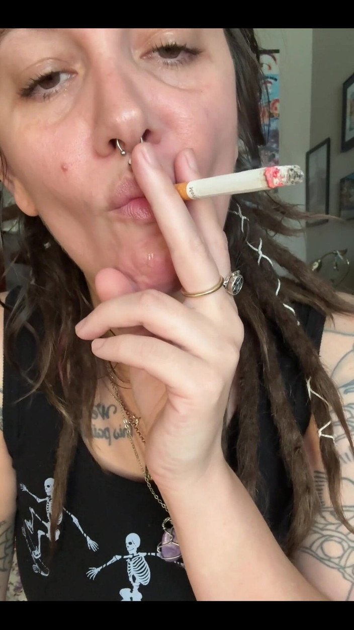 Chery Trees: Dmuchanie dymu na ciebie i ślinienie się