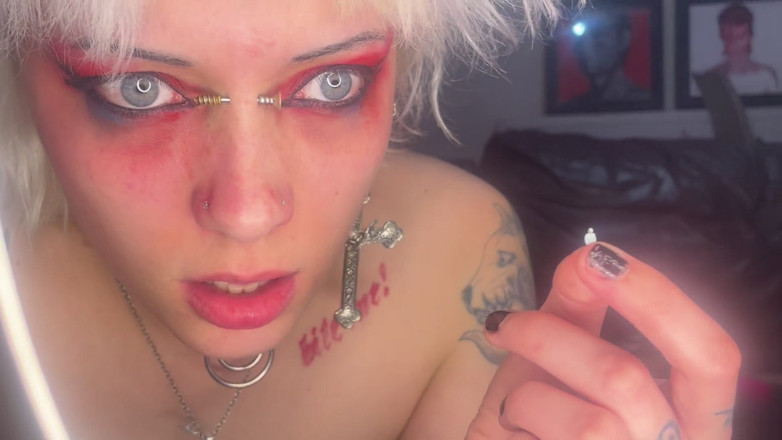 Glitterqueen1999: Tiny Man Sneaks Onto - Bfs Cock Vorarephilia