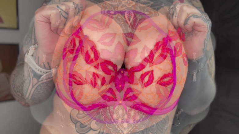 Miss Valentina: Valentinas Mesmerize 4 Goons