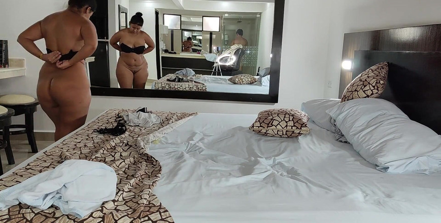 Crisanto999: Pantat bahenol cewek dewasa ini aku di kamar