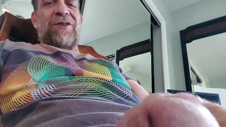 Hairyartist: Нагадаю, що ти моя крихітна іграшка