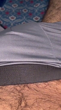 Půlnoční první ruční práce od spolubydlící a výstřik