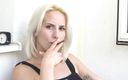 Solo Austria: 娇小的金发琥珀性感的淫荡吸烟！