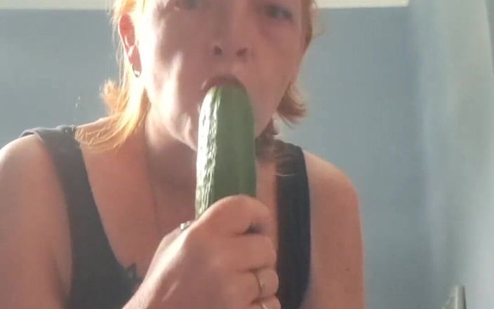 ZenitheBloodRose: Having a Cucumber Live