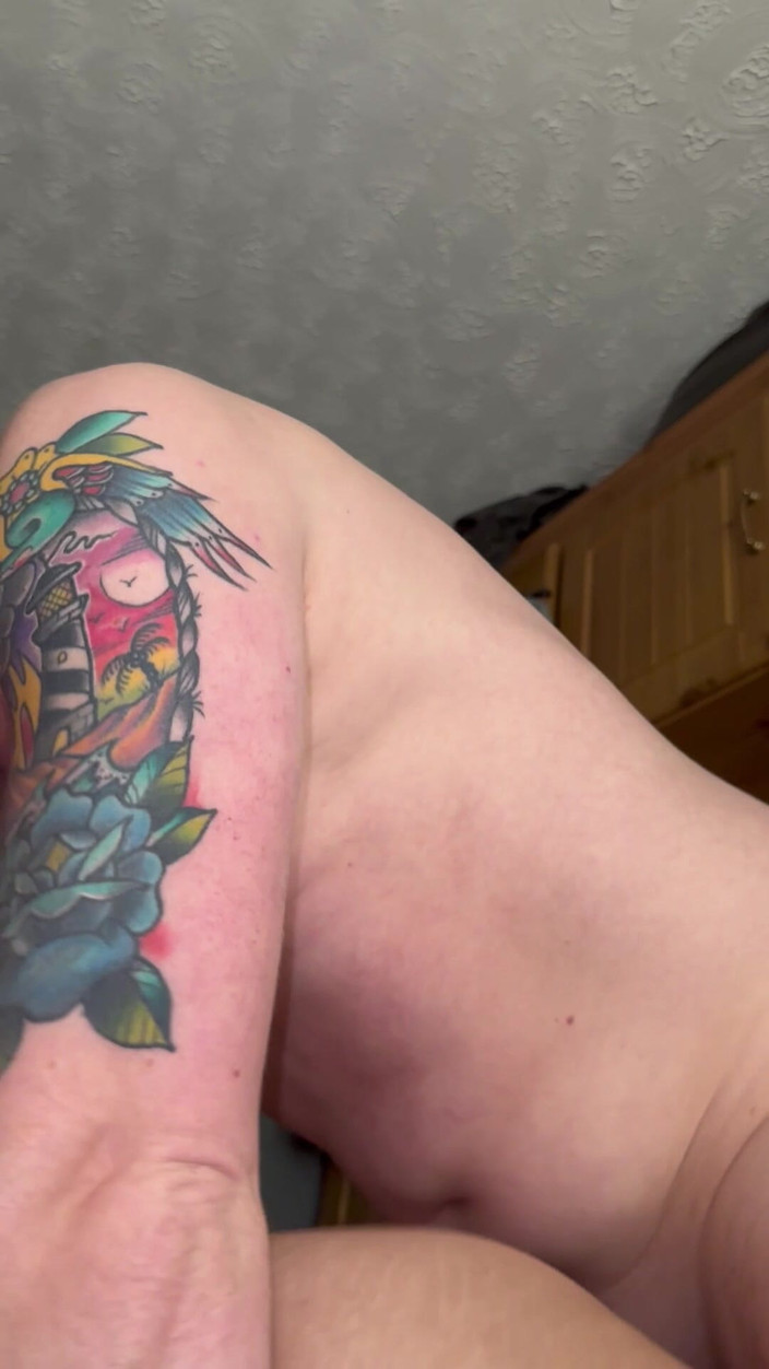 Filthy British Couple: Une pute britannique menottée et utilisée par son papa fait...