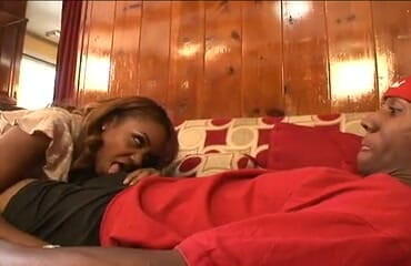 Perfect Porno: Bbc namorado visita sua milf negra e martelada duro