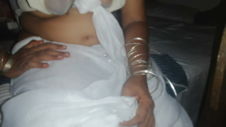 Tina Baby: Kovil से वापस और वह बहुत सेक्सी लग रही है