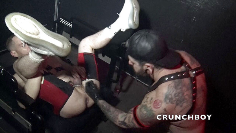 BERLIN BAREBACK CLUB: Vuistsessie voor Ashley Rider en Francy T.