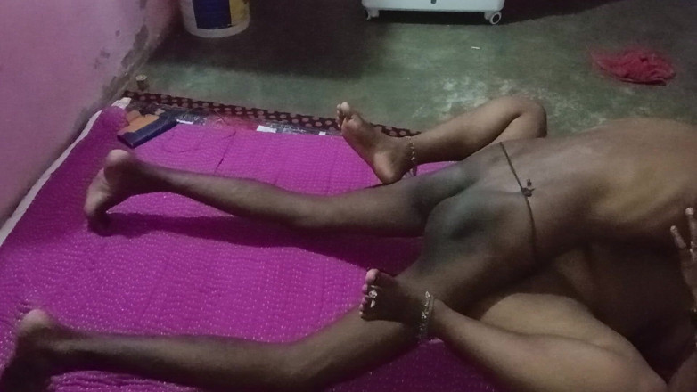 Sexy juli: Bhabhi and Frend
