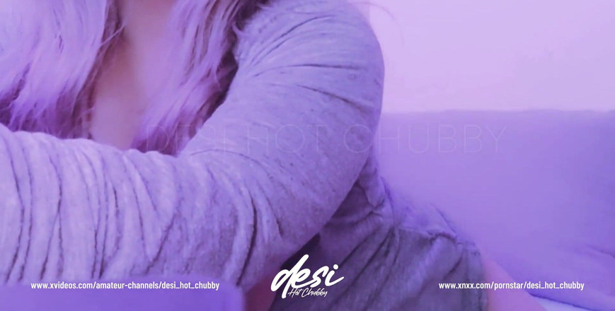 Priya Emma: Hete Indische Desi tante milf plaagt met haar grote borsten...