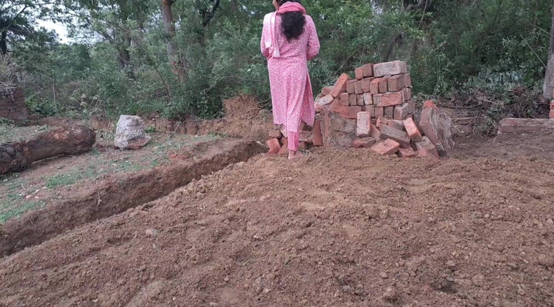 Sumaj: Young Indian Woman with Friend