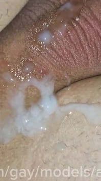 Gifles sans caoutchouc, gémissements et hurlements sous l’assaut du sperme chaud de grosses bites puissantes !