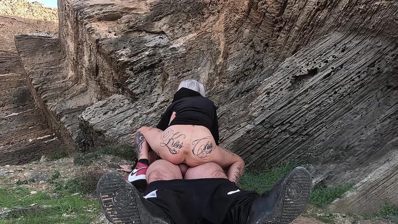 EROTICONLY: Morena gata cavalga pau duro até o orgasmo