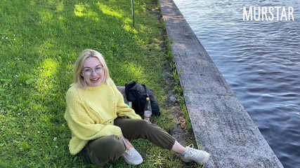 Toma Mur: Webbkameraflicka suger i parken || Murstar