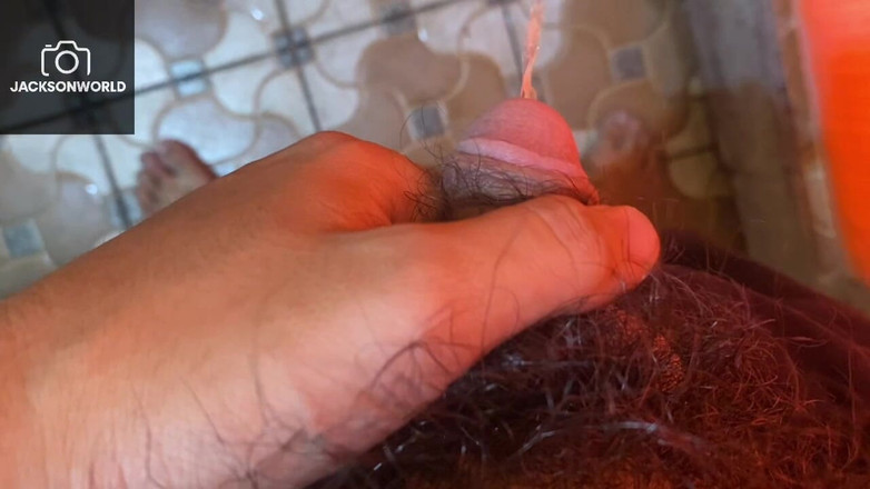 Jackson World: 在关门后独自一人，我在一个空房间里的秘密独奏