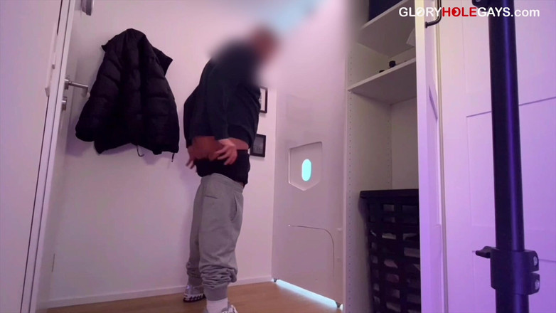 GLORYHOLEGAYS: 寻欢洞里的严格男同主人