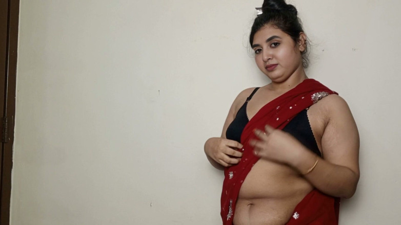 Nadiyabd: Beautiful Girl Red Saree Big Boobs Press - Indian Desi Hot...