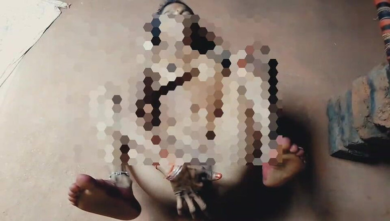 Deshi girl 9: Красива жінка розслабляється сама в своїй спальні