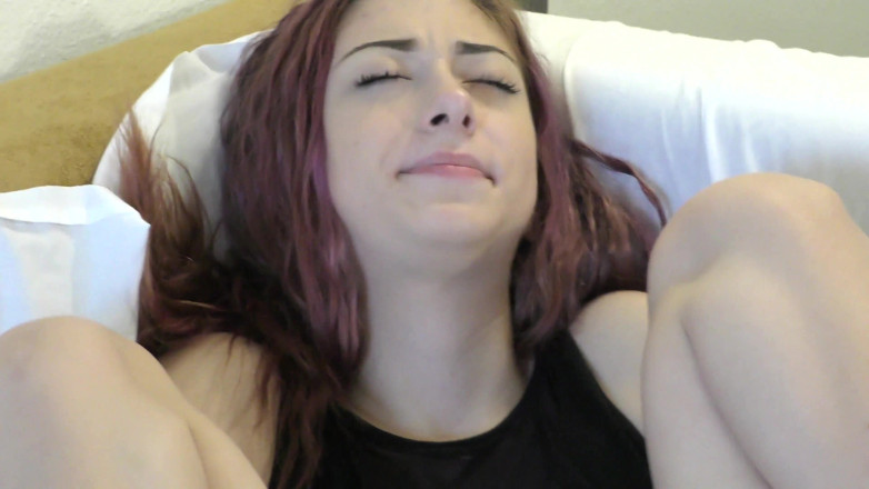 Real Amateur Sluts: Nikole první masturbace s robertkem.