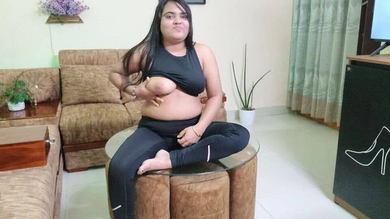 Nadiyaxxx02: Younger Sent His Older Pussy for Fucking