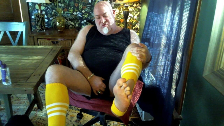 beardaddychub: Beardaddychub ejaculează pe camera web