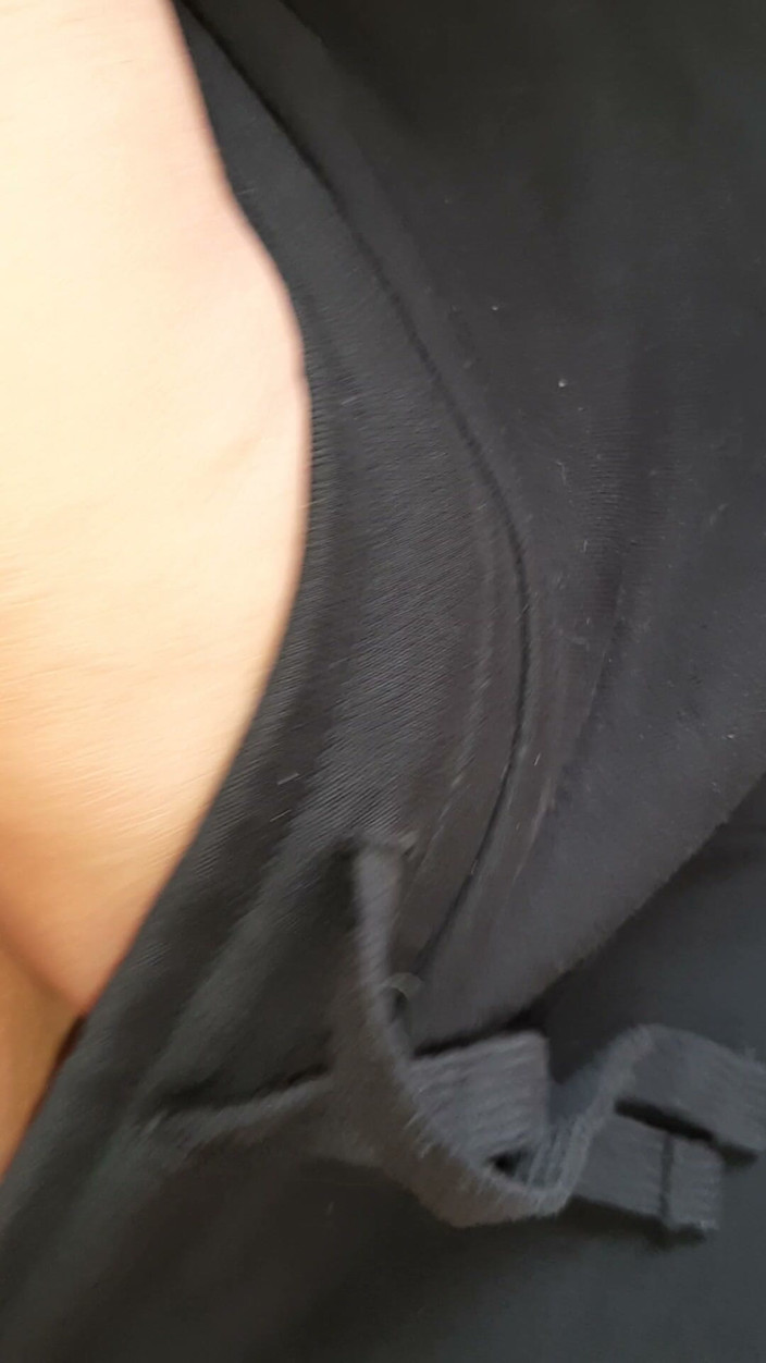 Lesbian-candys: Mă masturbez în secret în bucătărie în spatele mamei mele vitrege în timp ce...