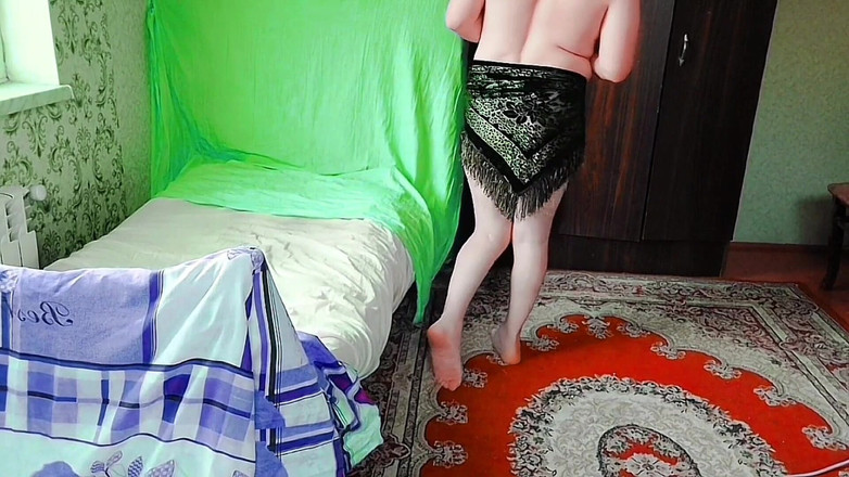 Kitty_Cross: Frecher transvestänzer tanzt vor der kamera mit so viel hitze