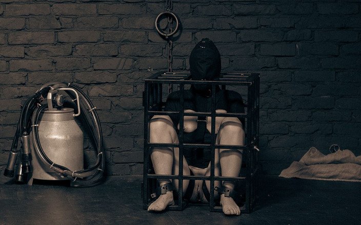 Steel and Pain Studio: Hari Latihan di Straitjacket Part1