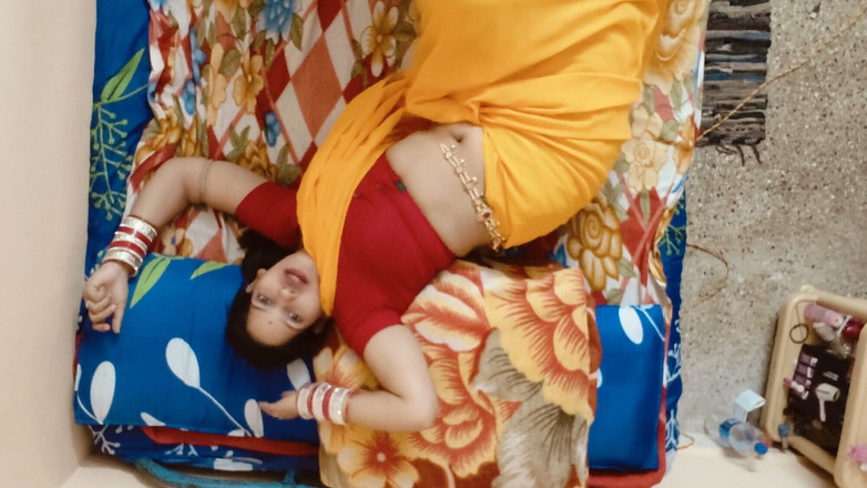 Madhu bhabhi: Sexy indiana amarela saree bhabhi fazendo sexo duro com seu...