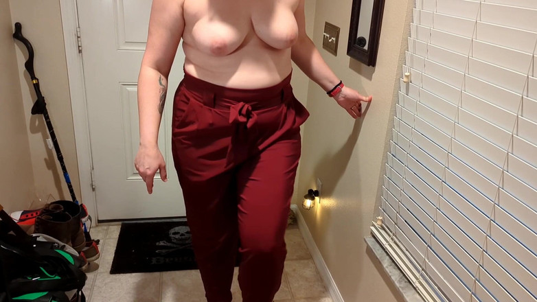 Always Fun No Pants: Istri hot lagi asik bugil dan ngusap memeknya di kandang...