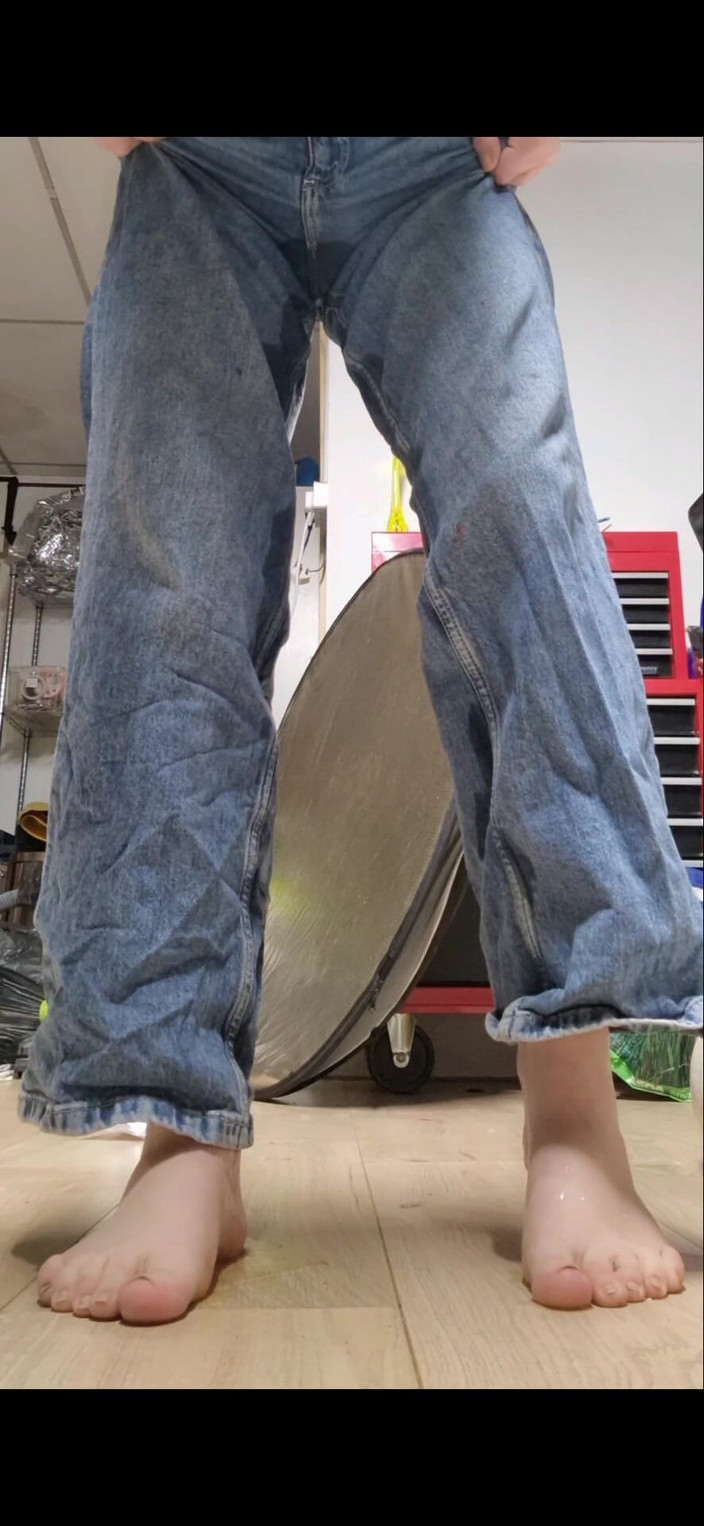 Lillia Cena: Pișare pe Quilt, în Bin, în blugi, în chiloți pe podea - 3 Videoclipuri