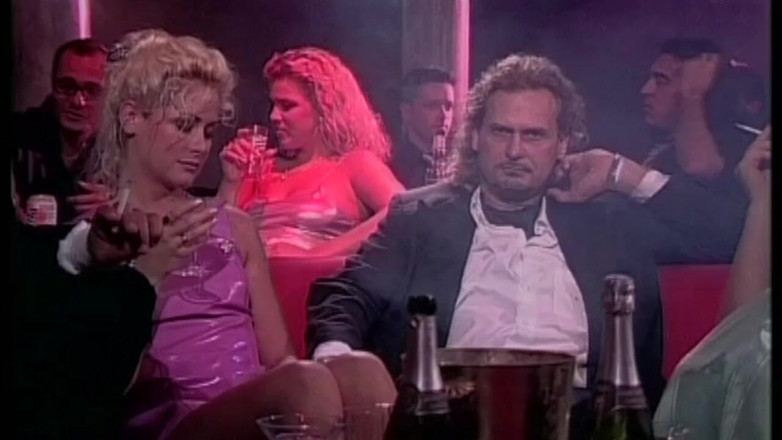 Inthe MILF room: 2 couples baisent dans un club échangiste