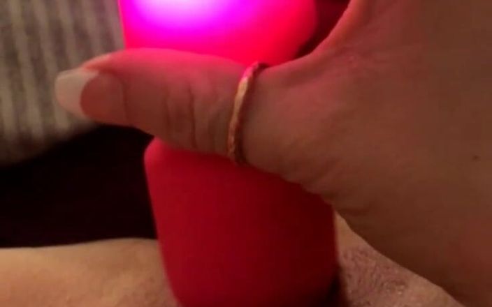 Loula Lou: Buceta masturbação com vibrador