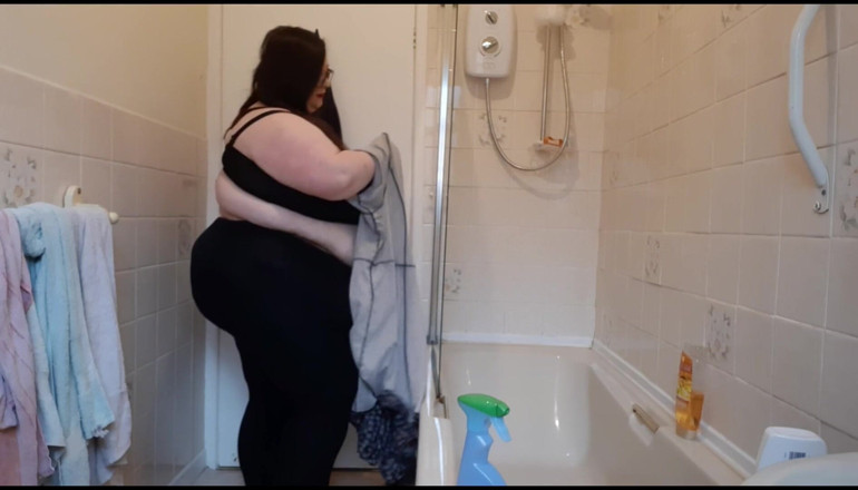 SSBBWLadyBrads: Ssbbw naked cleaning bathroom fat belly