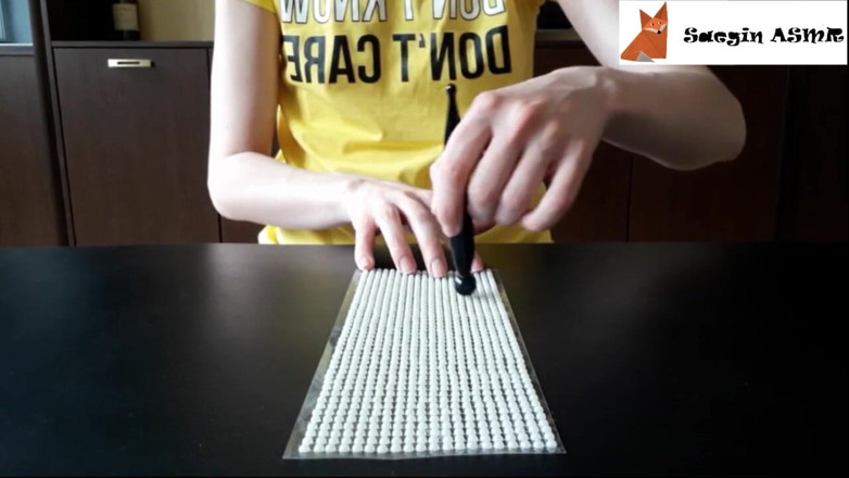 Saegin: 2[ASMR] Scratching rhinestones (no talking)