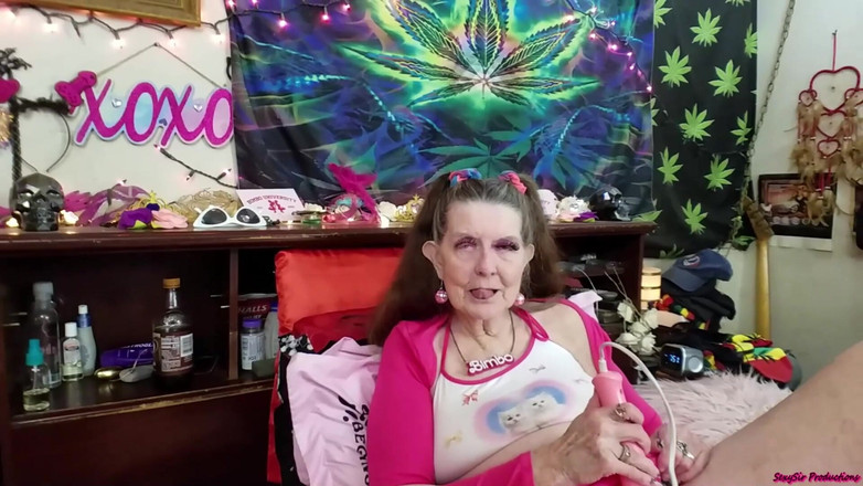 Sexy Sandra N Sir Christopher: Sletterige bimbo gilf neukt neukspeeltje sexy Sandra