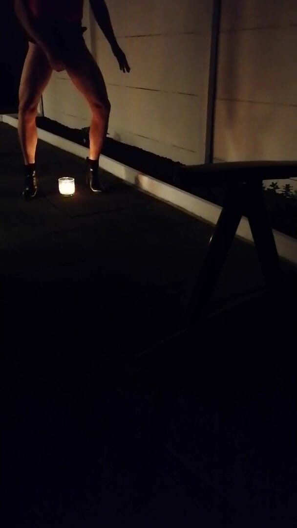 Crosdressing: Walking outdoor at night