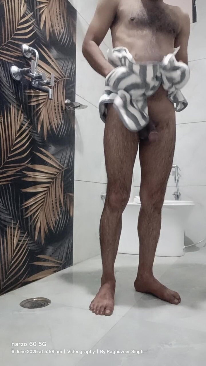 Rajasthani-old-lover: Pertunjukan melancap di bilik air