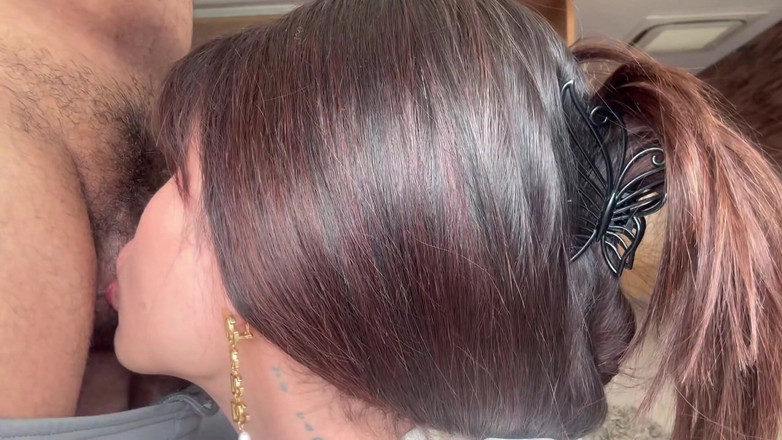 Agatha Lyra: 카리오카는 나를 여러 자세로 박았고, 나를 온통 빨고, 두 번 와서 나를 멋지게 만들었습니다!