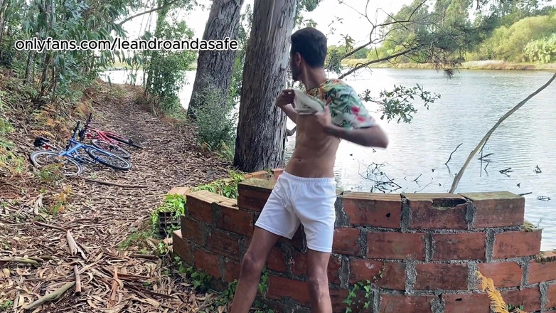 Leandro e Asafe: Memberikannya kepada orang asing yang kutemukan di hutan