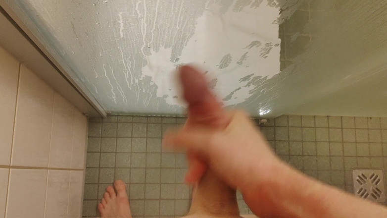 Bayer911: Pod prysznicem sikanie i spust mix