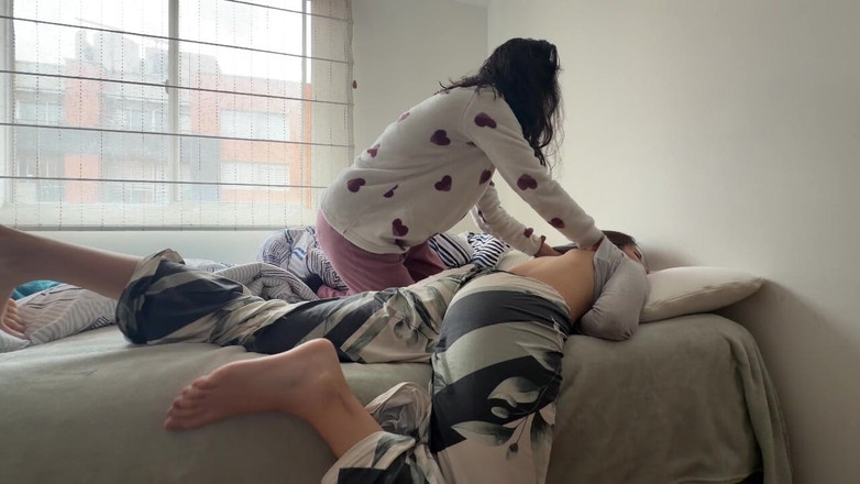 scarlettandc: Ранковий секс між лесбійками