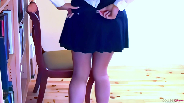 College Uniform: Giá sách có samantha buxton