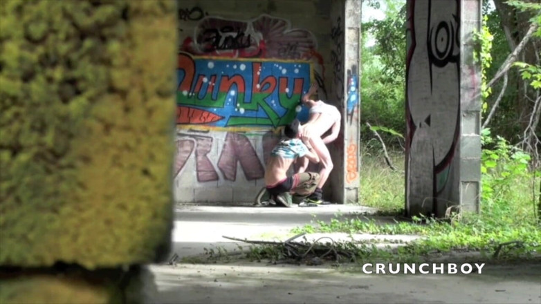 Crunch Boy: Twink fucked by straight stud outdoor
