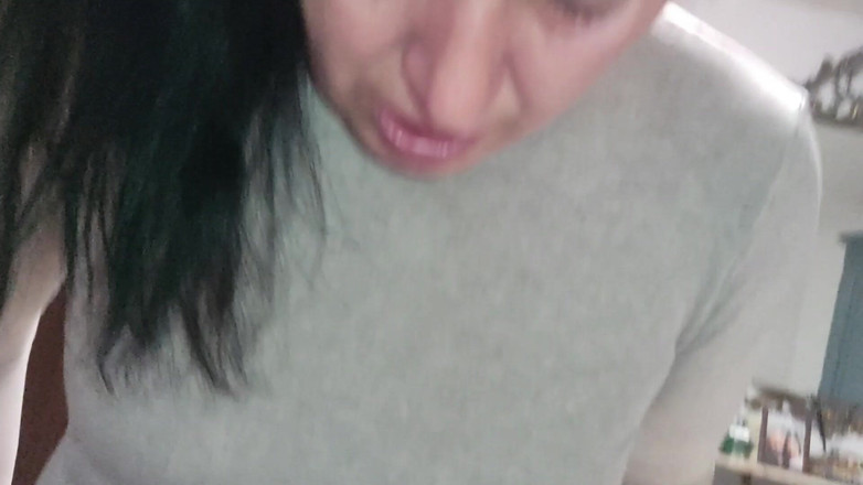 Winonna8: Curvă căsătorită soție sexy înșelând, fute și suge pula vecinului în timp ce...