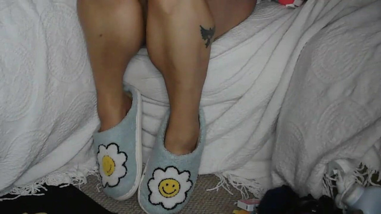 RedIvy420: Slipper dangle menggoda &amp; betis semok pemujaan dengan kepi carter watch...