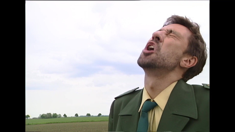 Piss Lover: Policial tem que vê-la mijar no carro da polícia