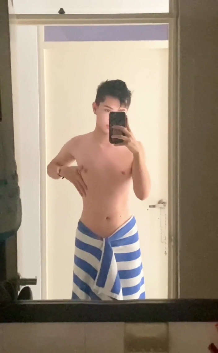 Dilan Castro: Thời gian tắm với tinh trùng mặt straigth