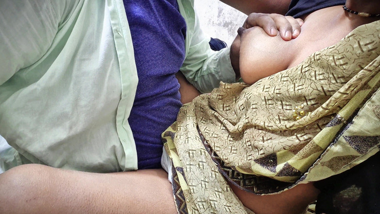 DesiBurChudai: Индийская сексуальная тетушка дези горячо трахается с бхабхи из деревни Иондиан